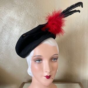 STUNNING 1940s' BLACK FELT  HAT - RED FEATHER PUFF & TALL BLACK FEATHERS